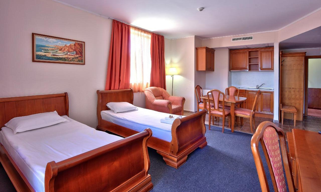 Estreya Residence Hotel&SPA Saints Constantine and Helena Exterior foto